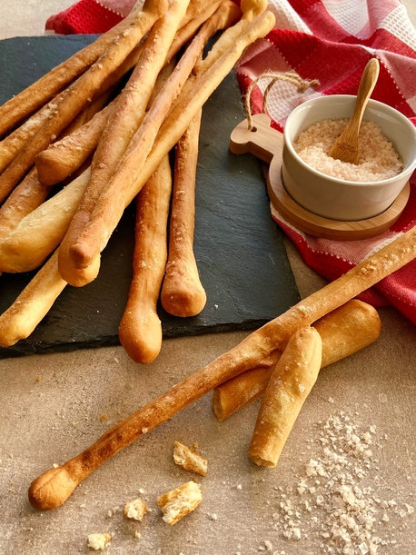 LA RICETTA DEI GRISSINI FATTI IN CASA