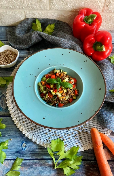 INSALATA ESTIVA DI LENTICCHIE: RICETTA VEG