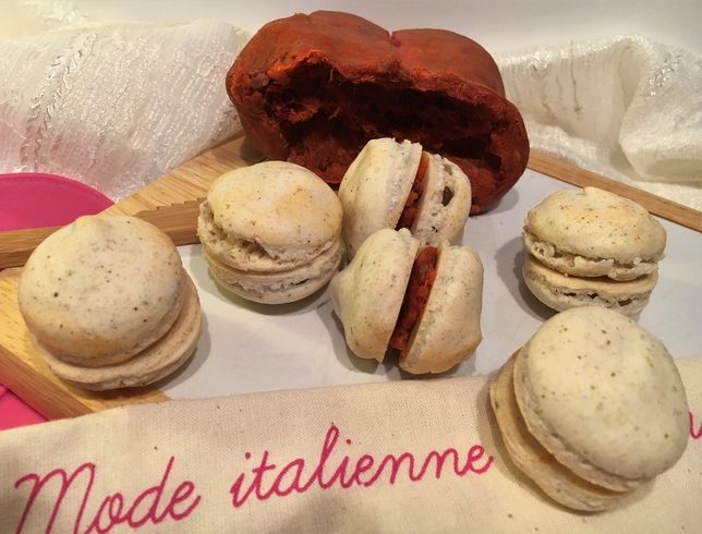 MACARONS CON ‘NDUJA O COMPOSTA DI UVA SPINA