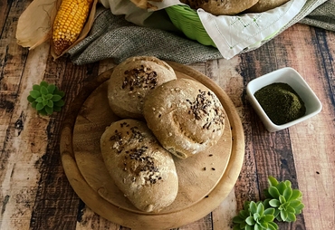 PANINI FATTI IN CASA CON FARINA DI CANAPA E SEMI