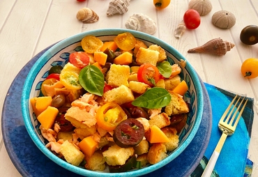 PANZANELLA DI MARE: ANTIPASTO CON SALMONE FRESCO