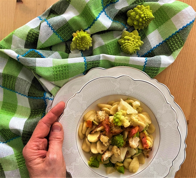 PASTA CON BROCCOLO ROMANESCO E GUANCIALE