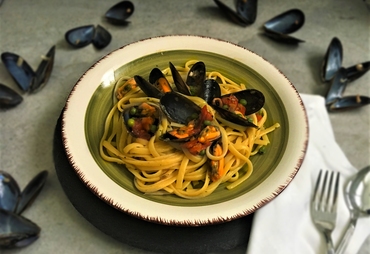 PASTA CON COZZE E PISELLI, MARE E COLORI