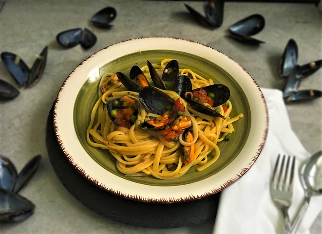 PASTA CON COZZE E PISELLI, MARE E COLORI