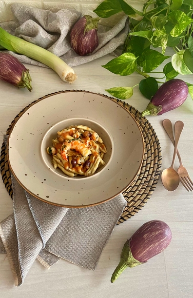 PASTA CON CREMA DI MELANZANE E GAMBERONI