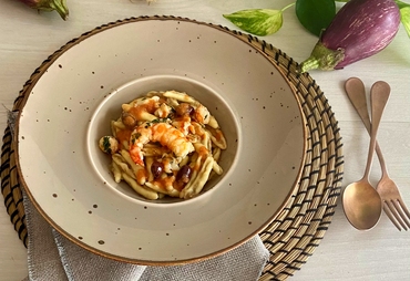 PASTA CON CREMA DI MELANZANE E GAMBERONI