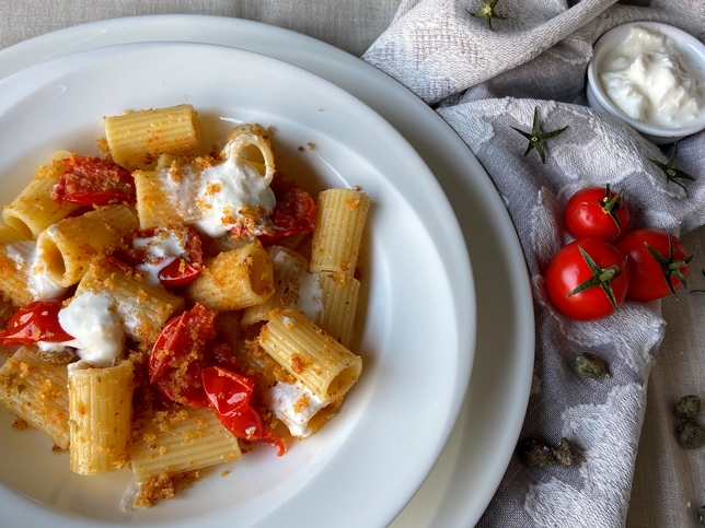 PASTA CON POMODORI CONFIT E STRACCIATELLA