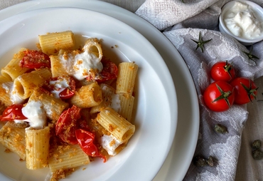 PASTA CON POMODORI CONFIT E STRACCIATELLA
