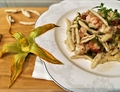 PASTA CON GAMBERI E FIORI DI ZUCCA