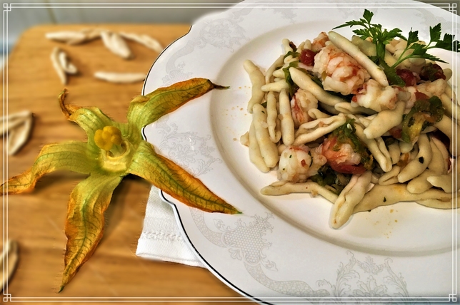 PASTA CON GAMBERI E FIORI DI ZUCCA