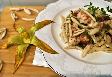PASTA CON GAMBERI E FIORI DI ZUCCA