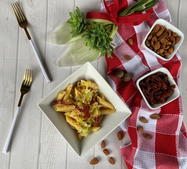 PASTA AI PORRI, POMODORI SECCHI E MANDORLE