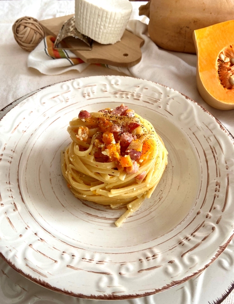 PASTA CON ZUCCA E PANCETTA: CONTRASTO DI SAPORI