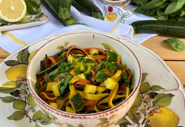 PASTA CON ZUCCHINE E LIMONE, PIATTO FRESCO