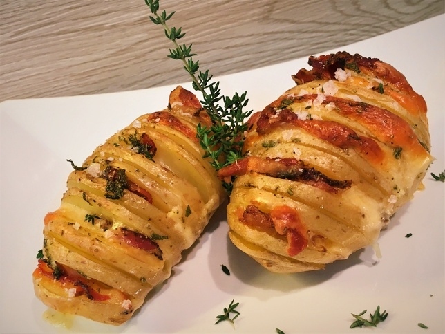 PATATE FARCITE DI FORMAGGIO E PANCETTA