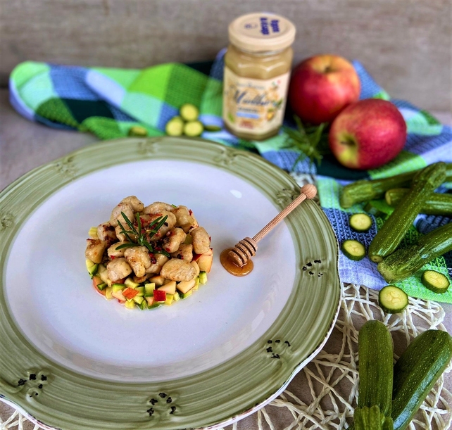 PETTO DI POLLO CON VERDURE E RIDUZIONE AL MIELE