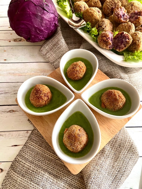 POLPETTE DI CAVOLO VIOLA E CREMA DI ZUCCHINE