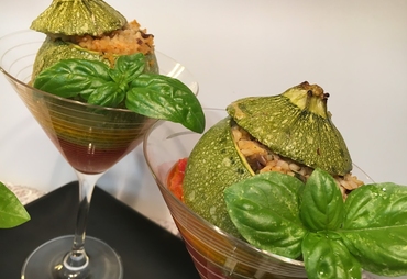 ZUCCHINE RIPIENE DI BULGUR CON SUGO SAPORITO