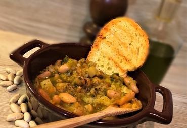RIBOLLITA TOSCANA: RICETTA CLASSICA E SAPORITA