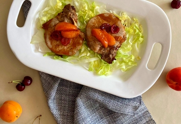 BRACIOLE DI MAIALE CON CILIEGIE E ALBICOCCHE