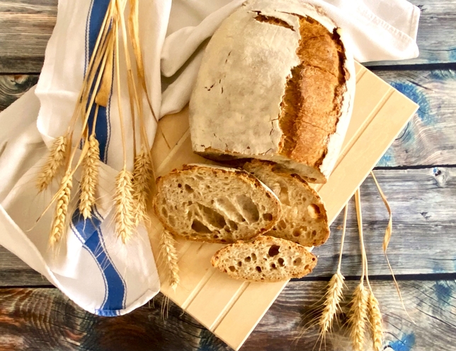PANE CON LIEVITO MADRE E LIEVITAZIONE NOTTURNA