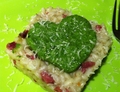 RISOTTO CON SPECK E PESTO DI RUCOLA E MANDORLE