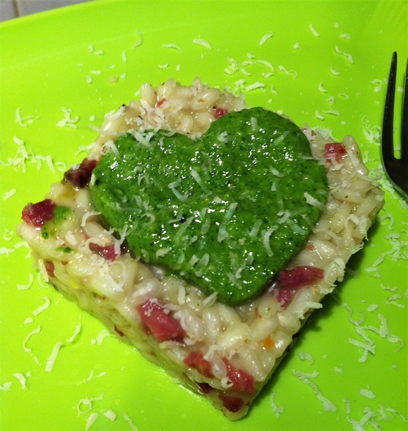 RISOTTO CON SPECK E PESTO DI RUCOLA E MANDORLE