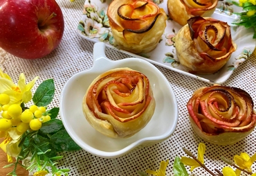 ROSE DI SFOGLIA E MELE: RICETTA DELL’8 MARZO