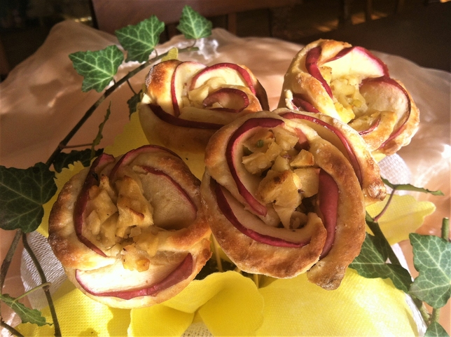 ROSE DI PASTA BRIOCHE ALLE MELE DI GRANDE EFFETTO