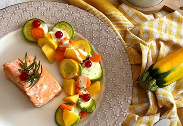 SALMONE AL VAPORE CON VERDURE: RICETTA LIGHT