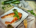 SALMONE CON ZUCCHINE PICCANTI, RICETTA RAPIDA