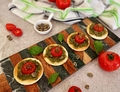 TARTINE VEGANE DI SCAROLA, CAPPERI E OLIVE