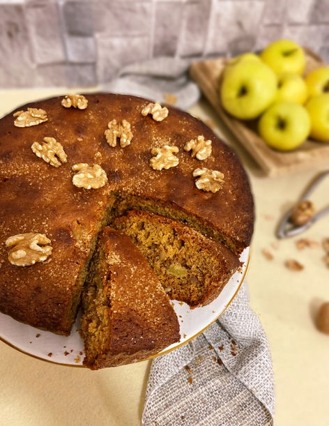 TORTA CON NOCI, MELE E VINCOTTO: SAPORE RUSTICO