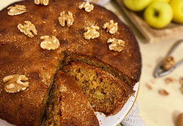 TORTA CON NOCI, MELE E VINCOTTO: SAPORE RUSTICO