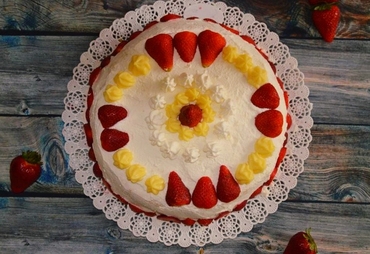 FESTA DELLA MAMMA: TORTA CREMA, PANNA E FRAGOLE